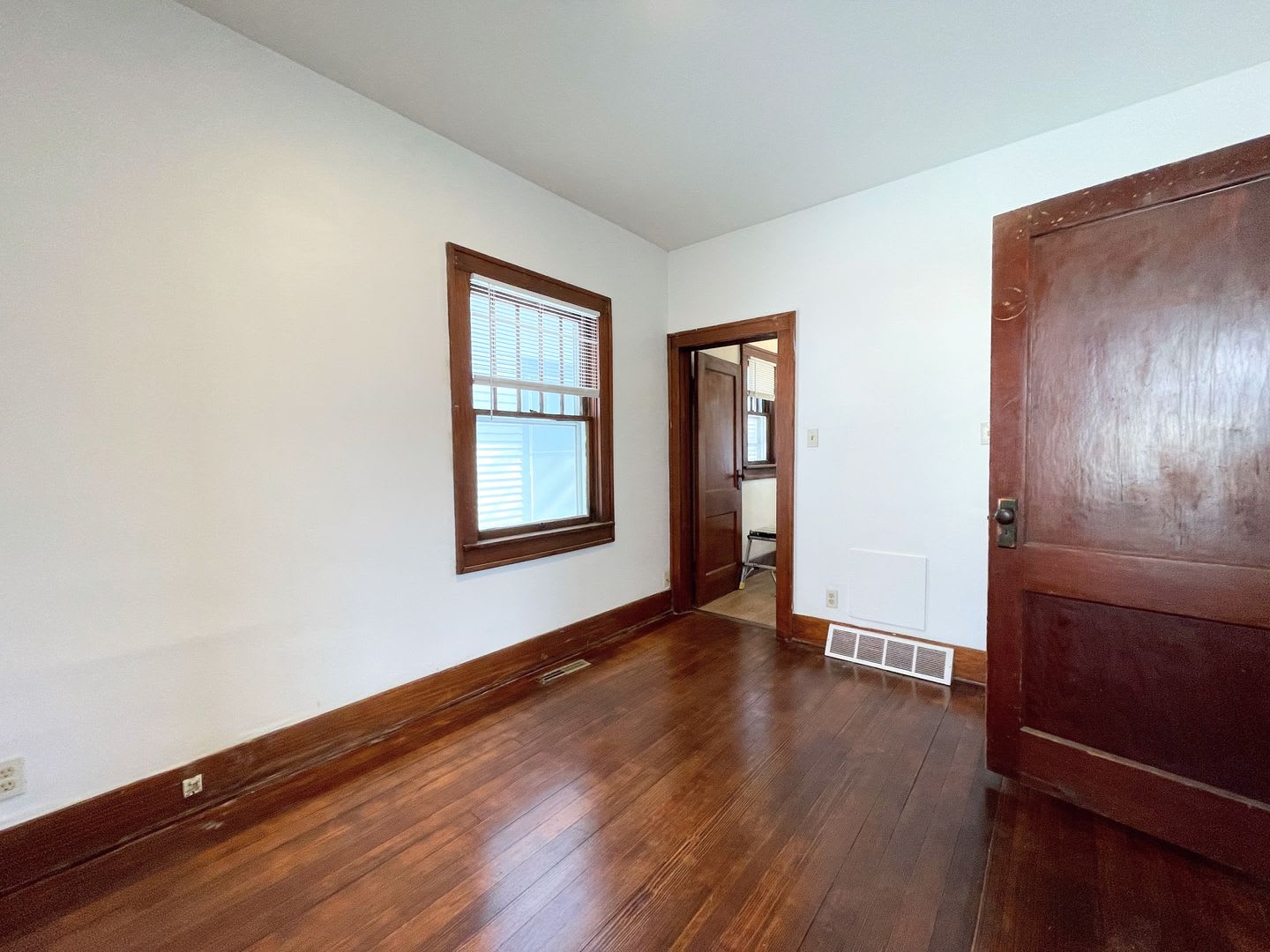 2 Bedroom 1 Bathroom Home – photo 4