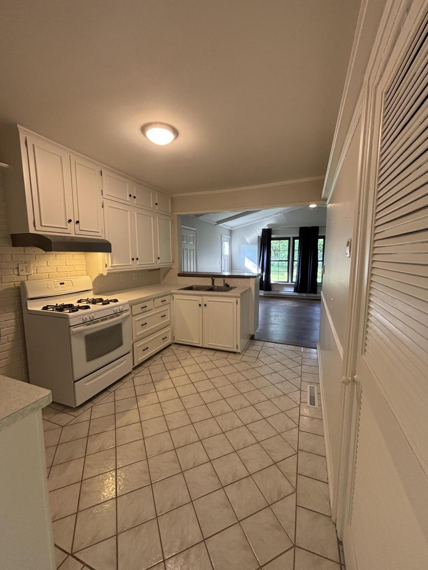 233 Monroe Street – photo 4