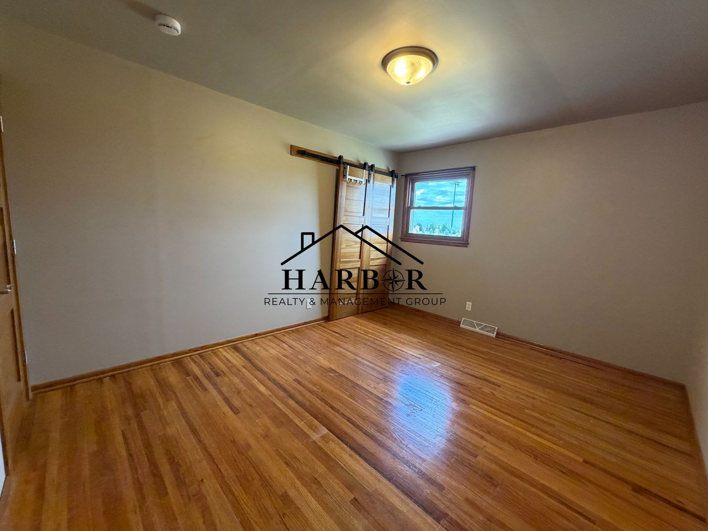 *1/2 Off First Months Rent* Spacious 3BR Home with 2-Stall Garage & Private Deck in Kasson – photo 4