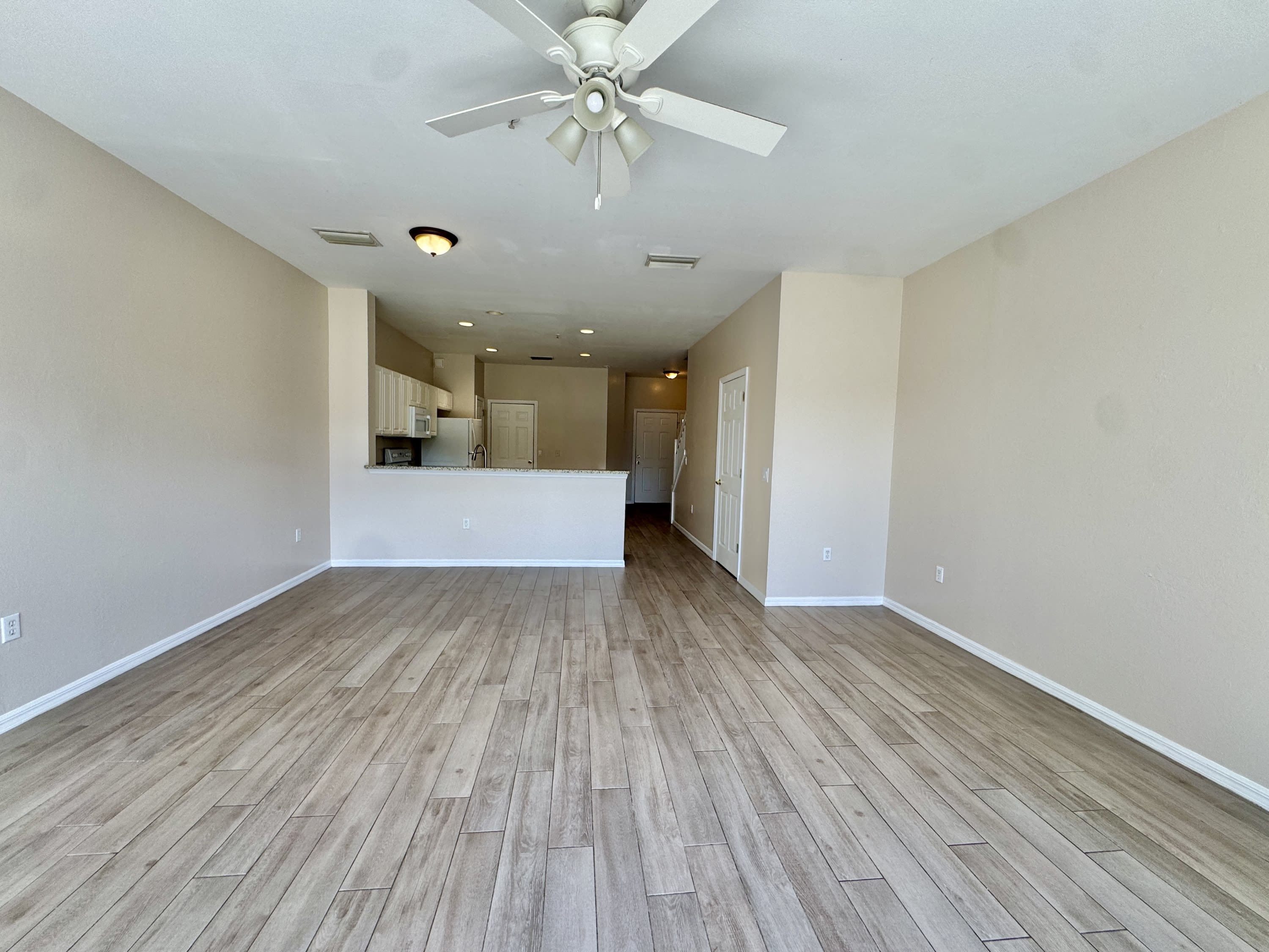 912 Hampton Cir – photo 5