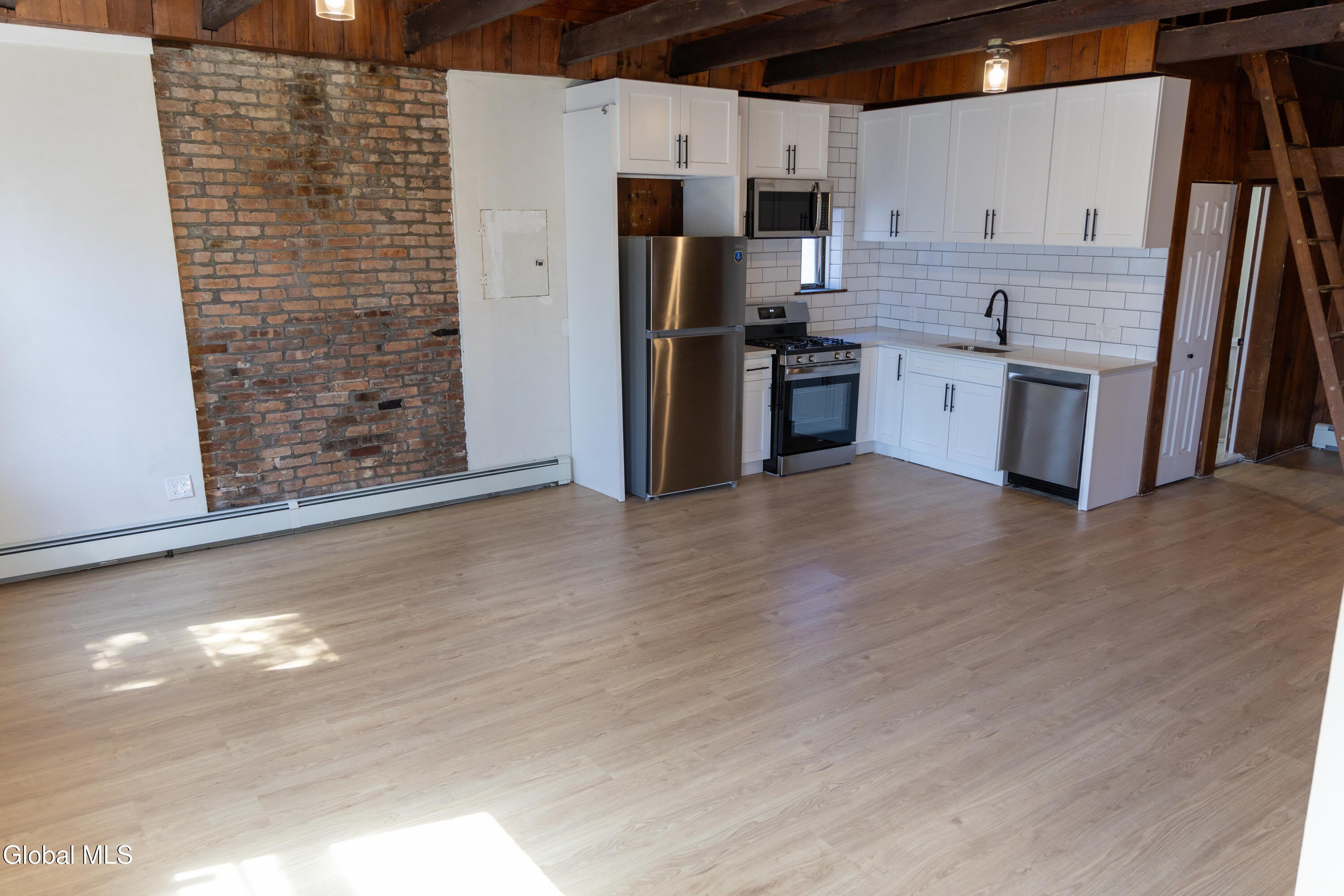 11 Jefferson Street – photo 4