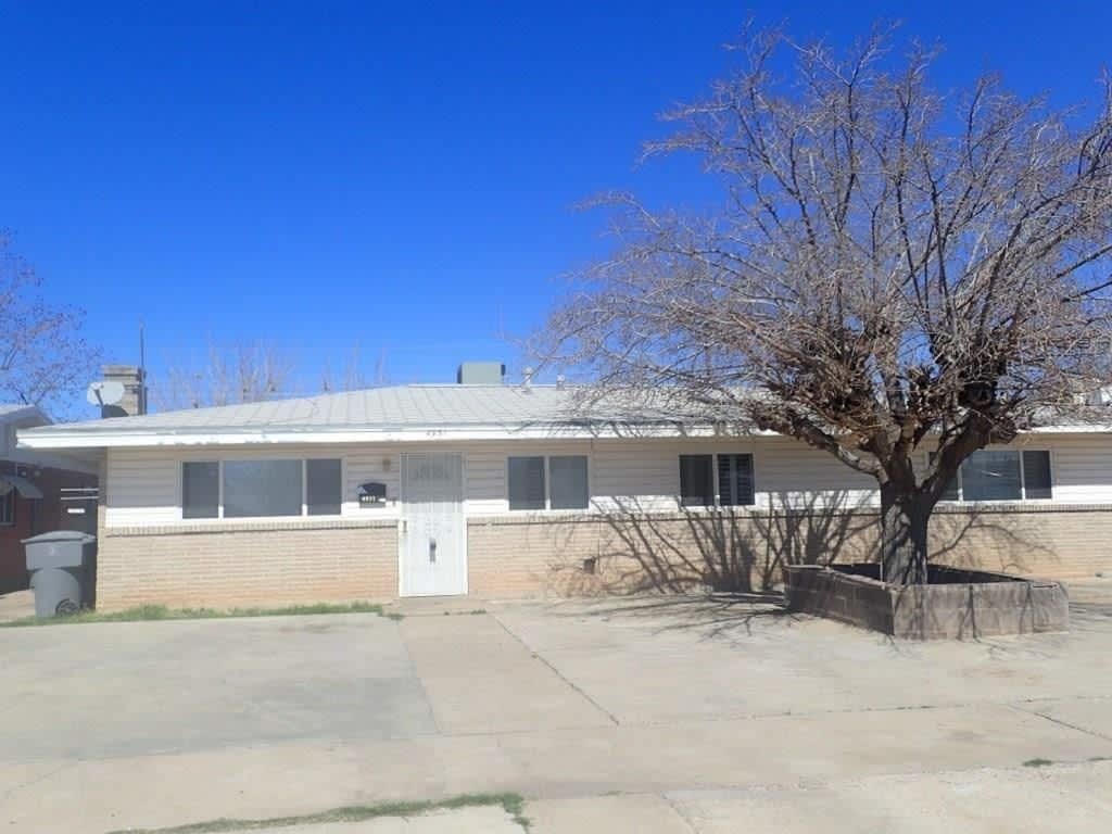 Spacious & Affordable Northeast Gem – Only $1,250/Month! – photo 1