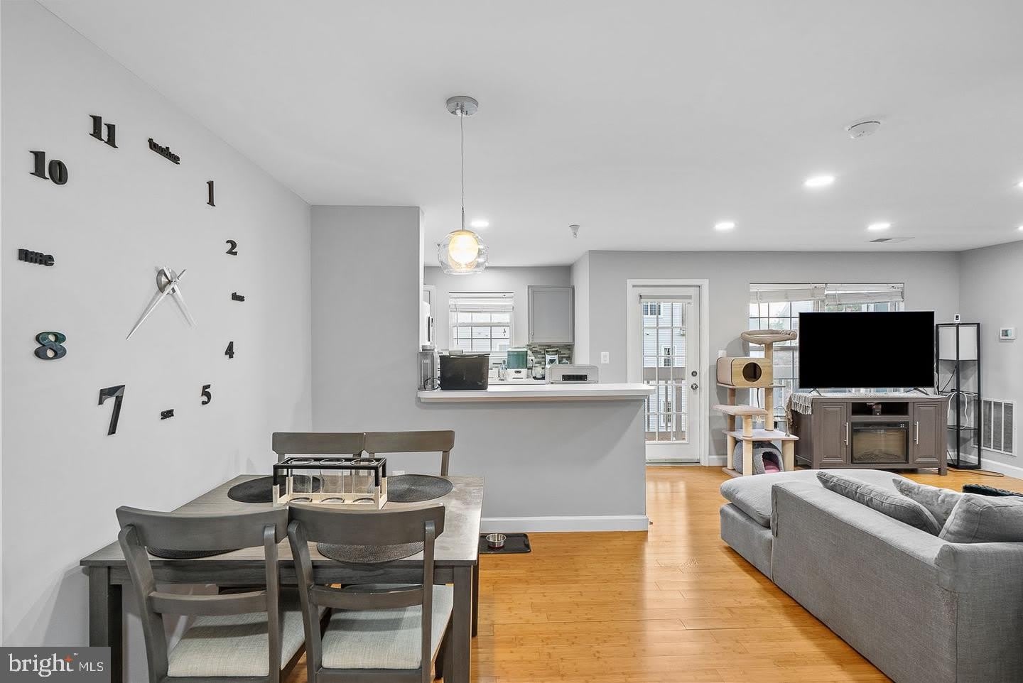 645 Constellation Square Se – photo 3