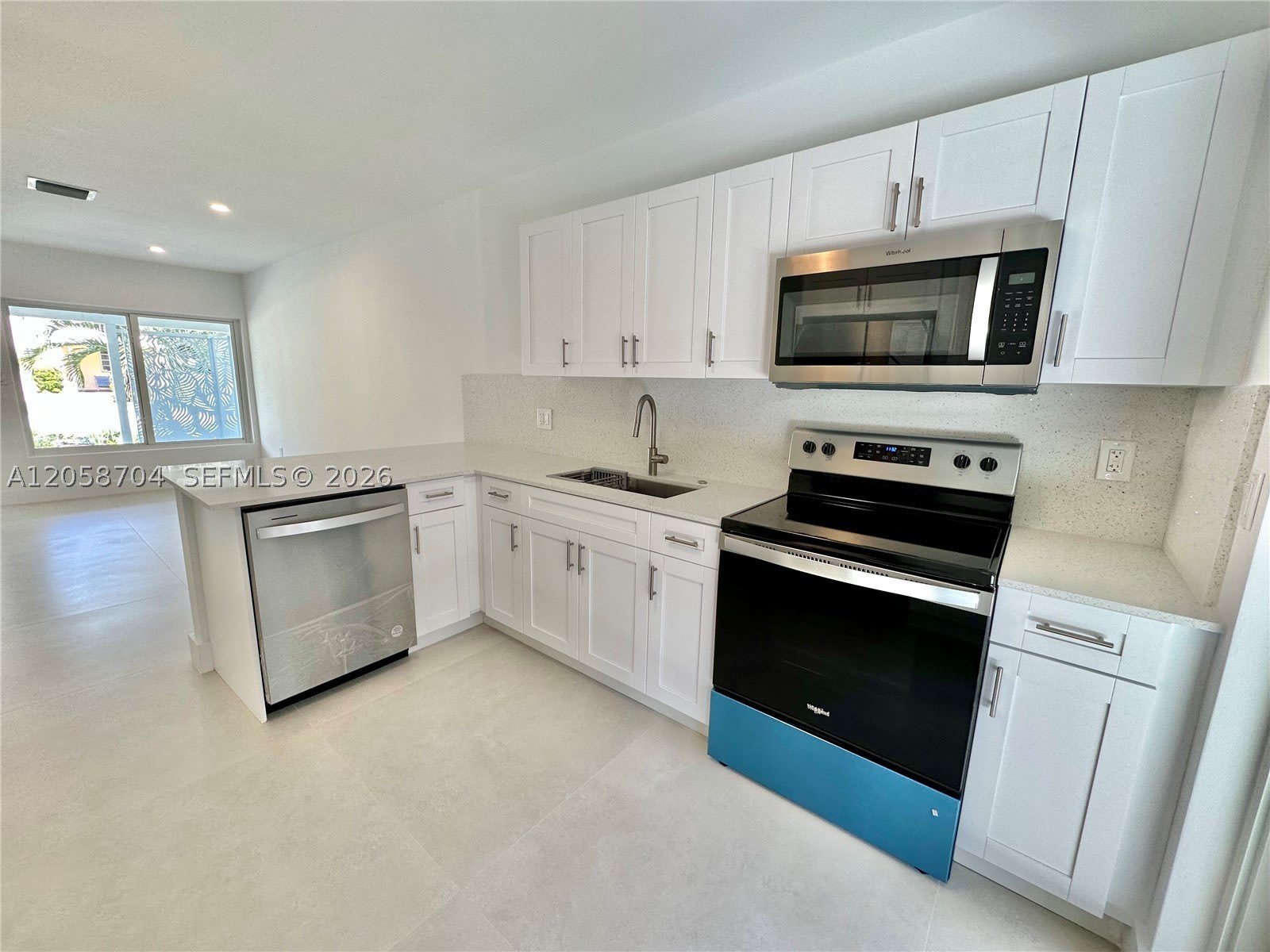 12125 NE 7th Ave – photo 4