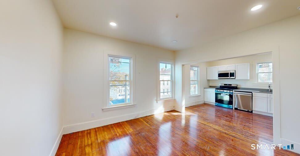 736 Main Street – photo 3