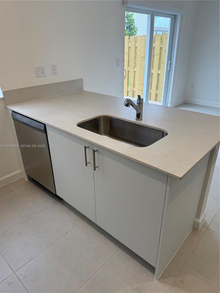2671 Southeast 25th Avenue – photo 1
