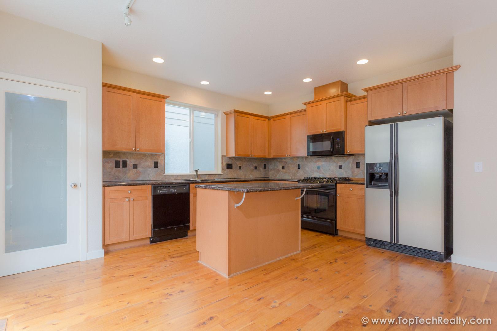 Lovely 4 Bd 2 5 Ba Single Family Home Located Near Quatama Max Station Tanasbourne Mall Orenco – photo 3