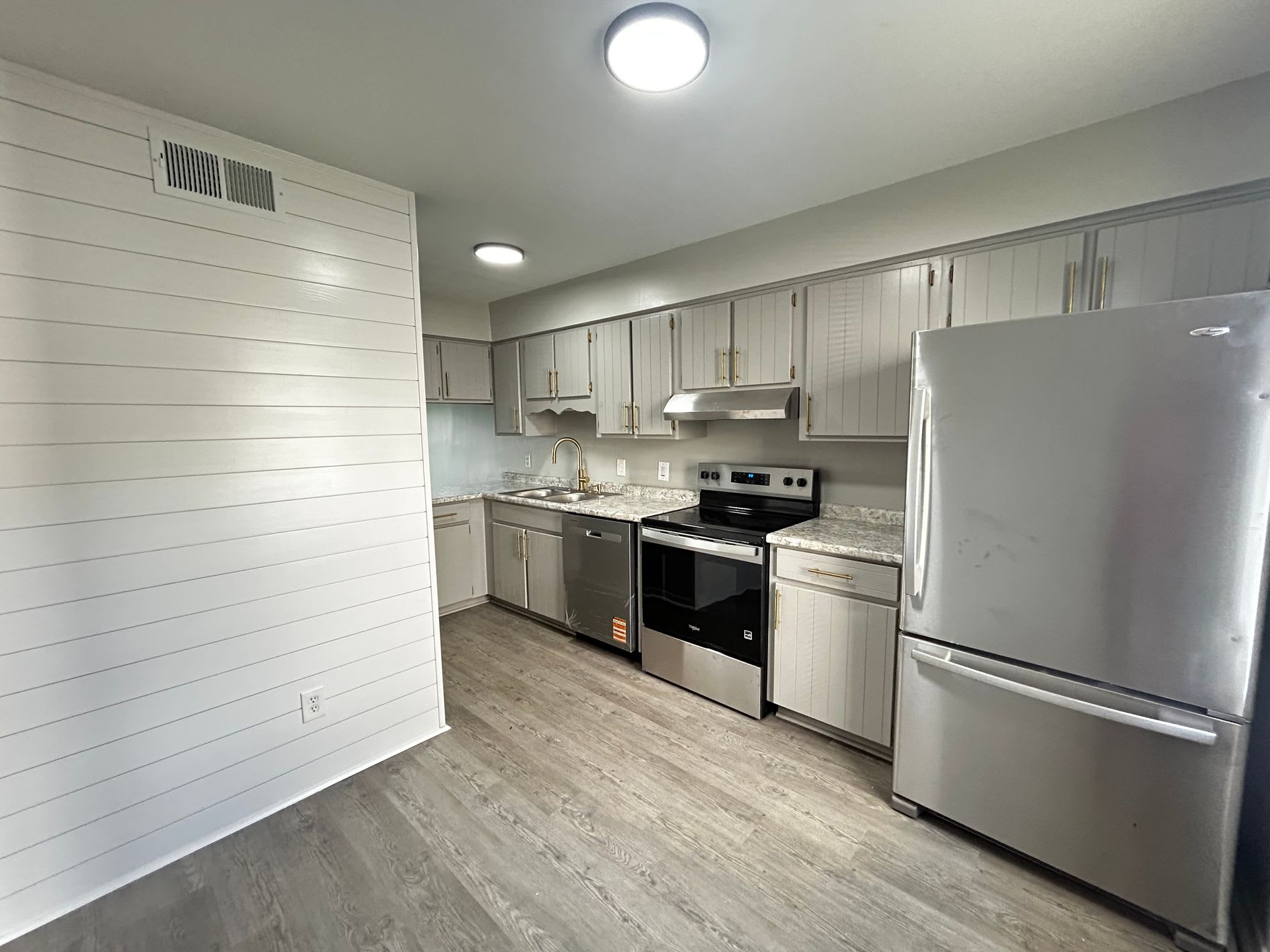 Conveniently Located To Lake Park – photo 4