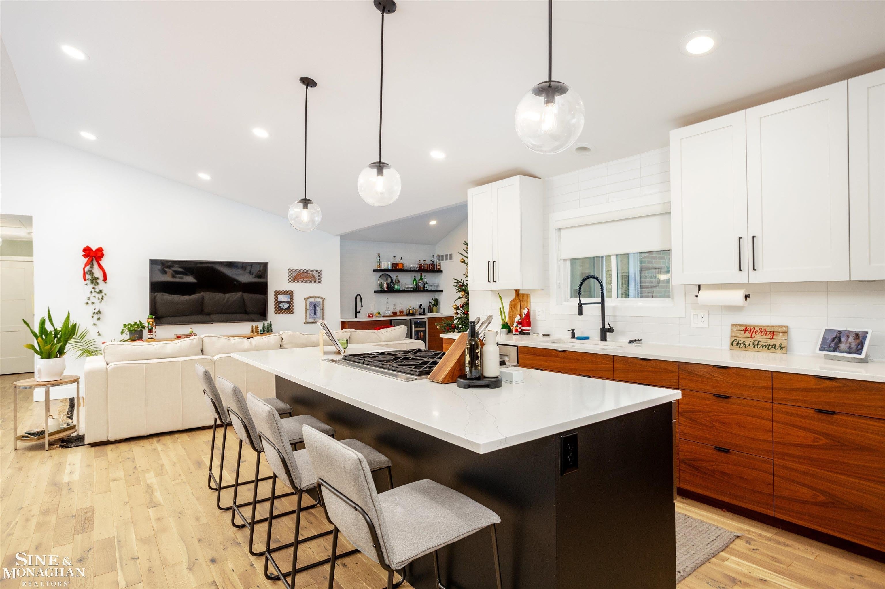 685 Bedford Lane – photo 5