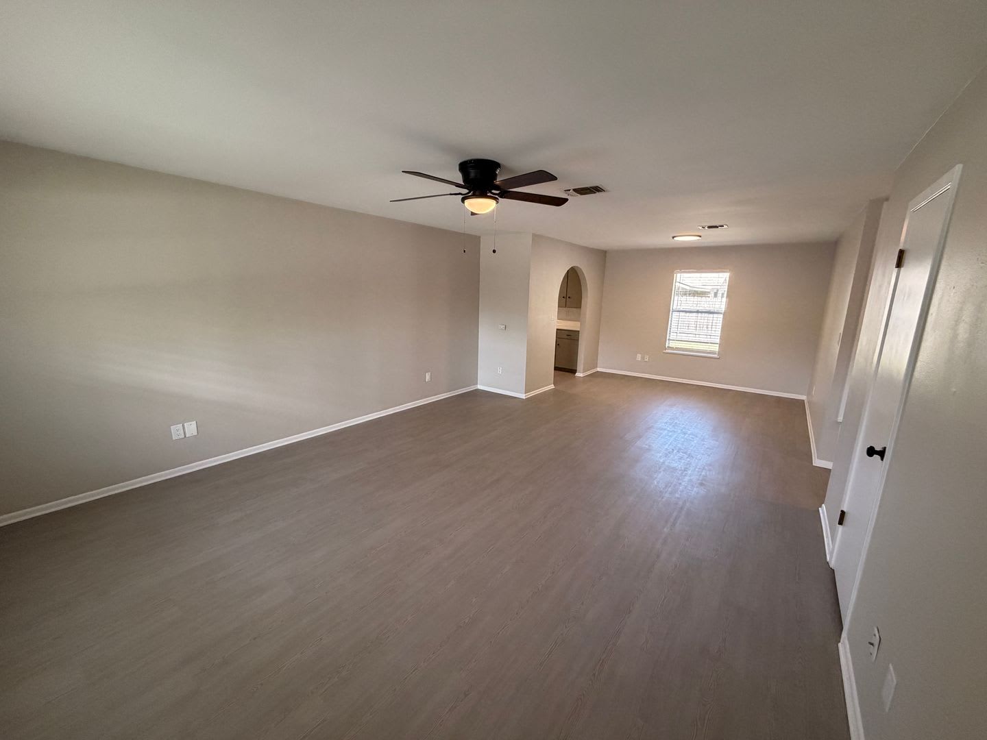 Walk To Torrey Park And Live Minutes From Historic Gruene 2 1 1 Duplex On A Corner Lot With Refrigerator Included Nbisd 2 Weeks Free Rent – photo 4