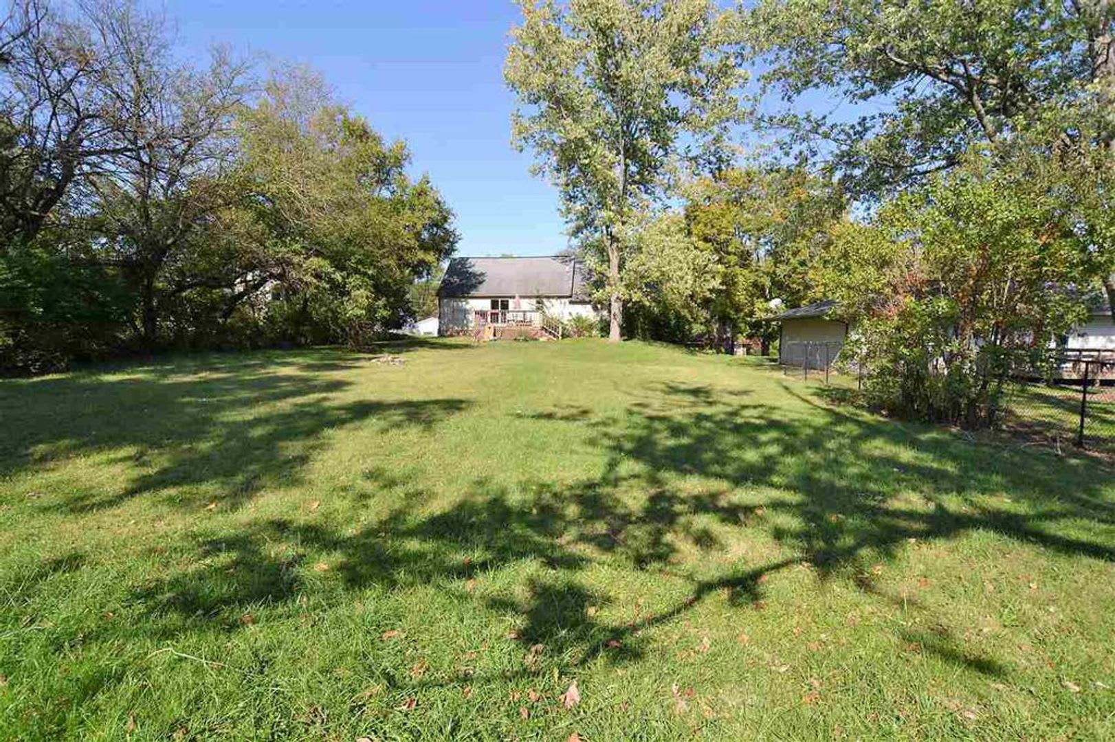 Incredible location! 4 BD/2 BA Home. Across from IU Golf Course and Baseball Field. – photo 2