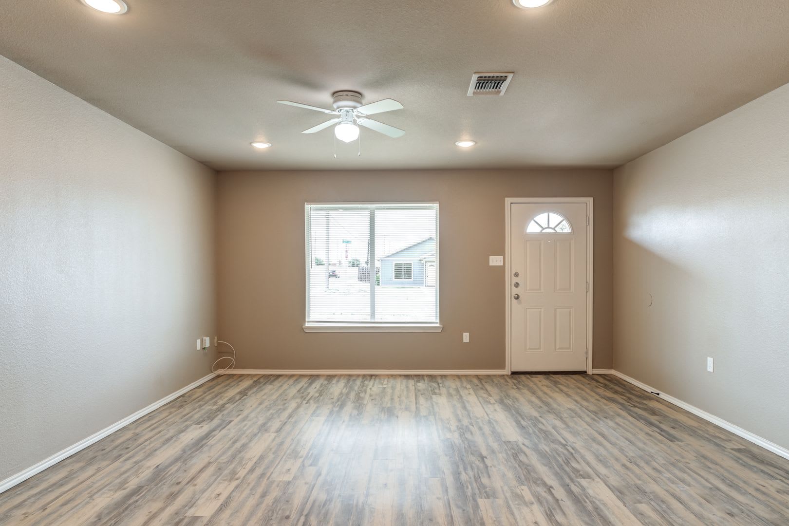Cozy 3 bedroom Home – photo 2
