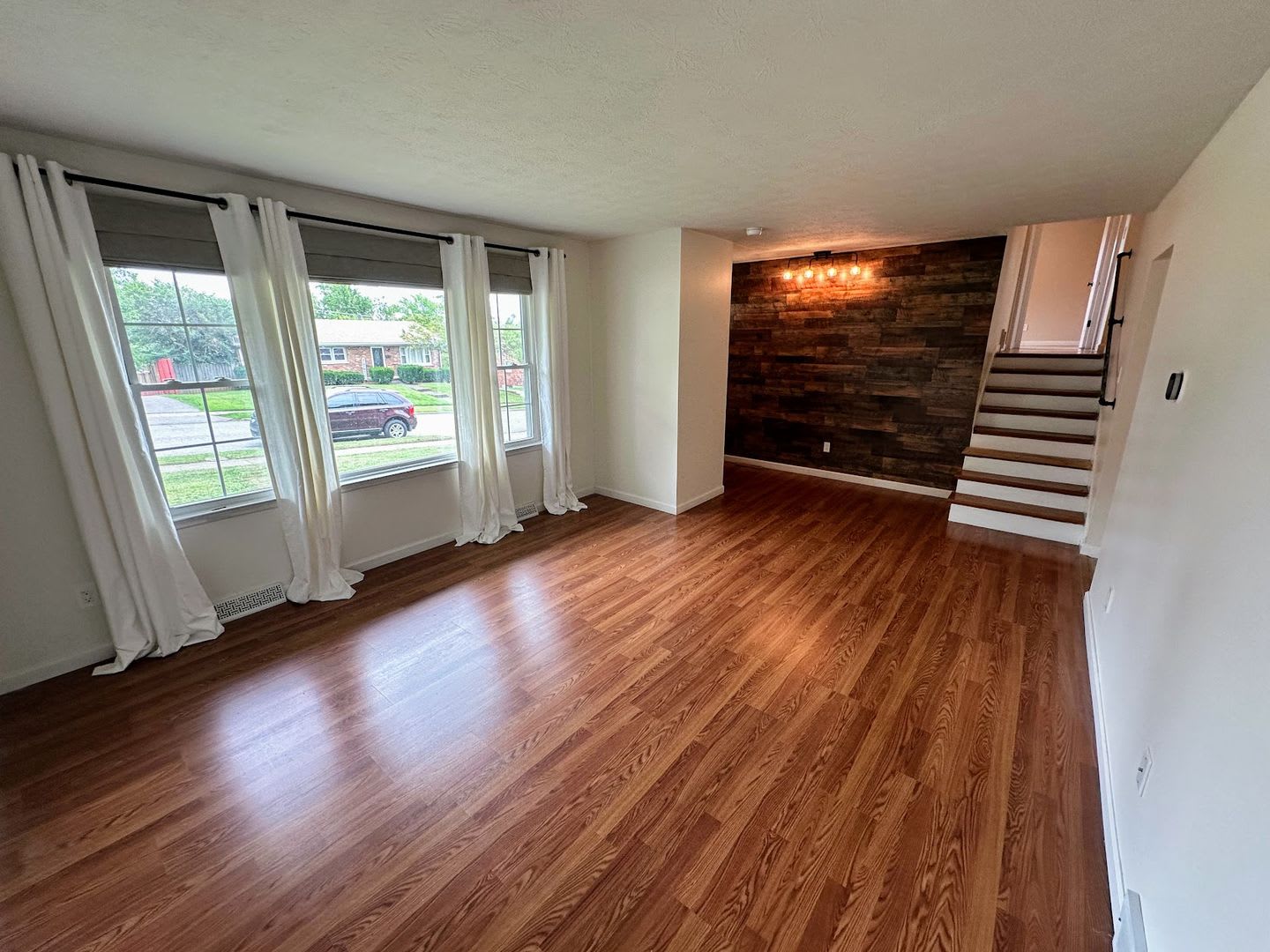 AVAILABLE NOW! Spacious 4 BR, 2 Bath House! Wood Floors, Attached Garage, W/D Included – photo 3