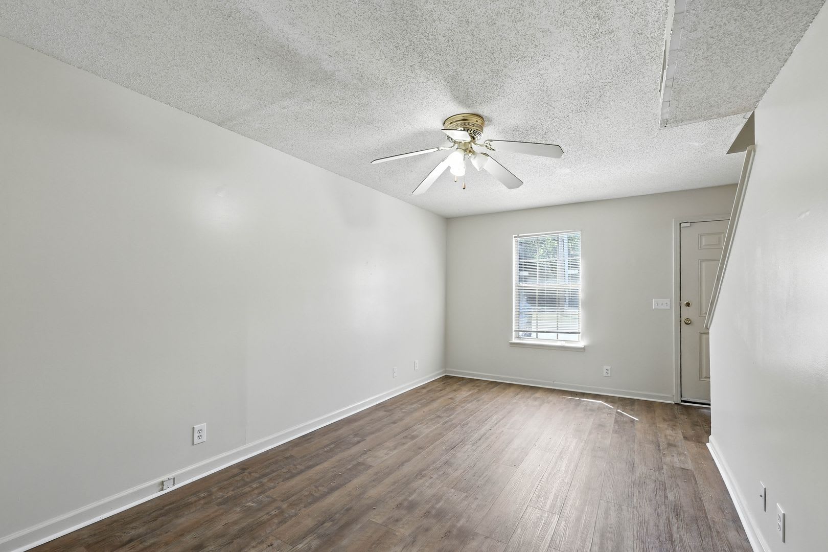 253 E Stateline Rd – photo 5