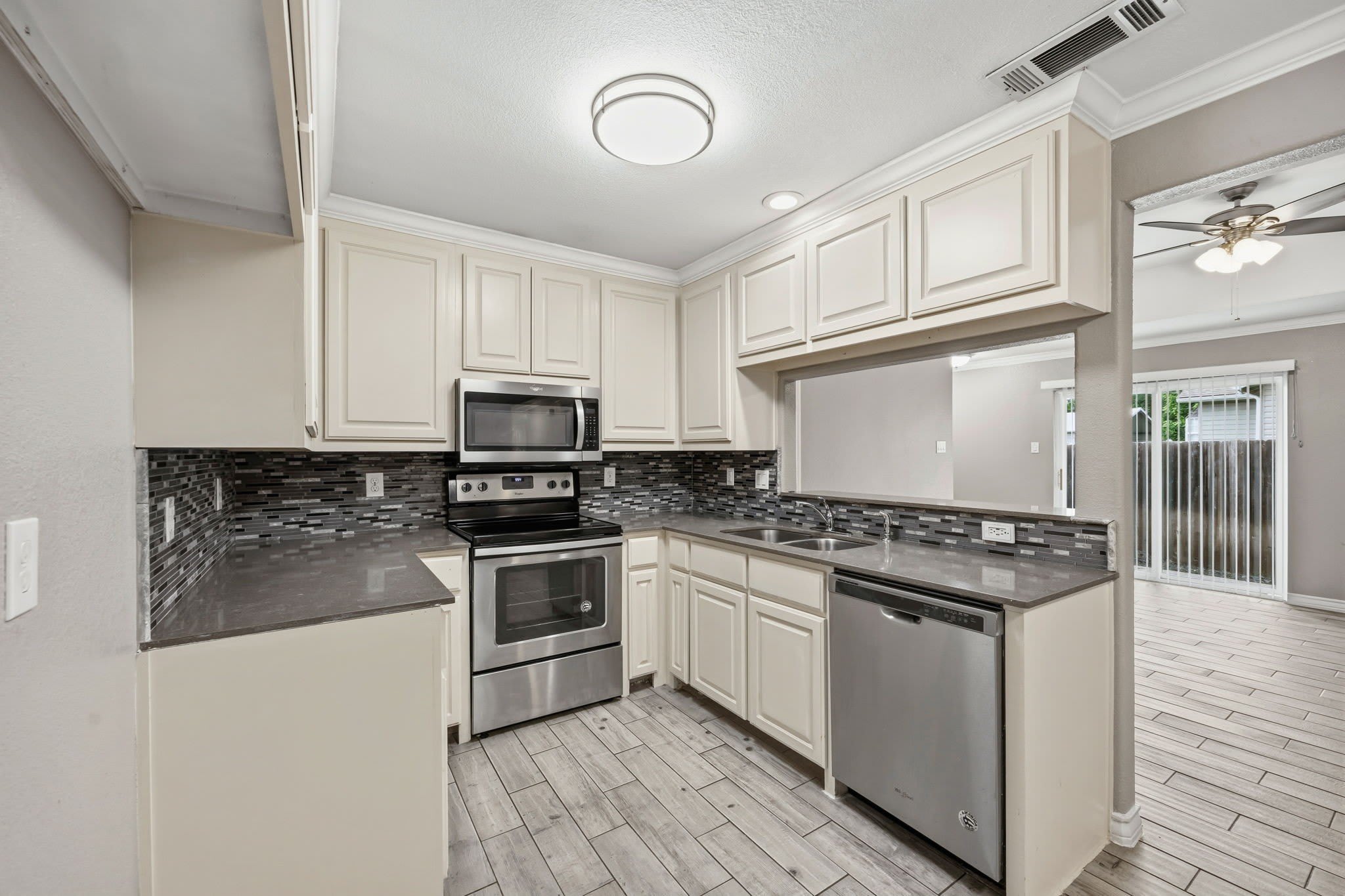 521-525 Gilcrease Street – photo 4