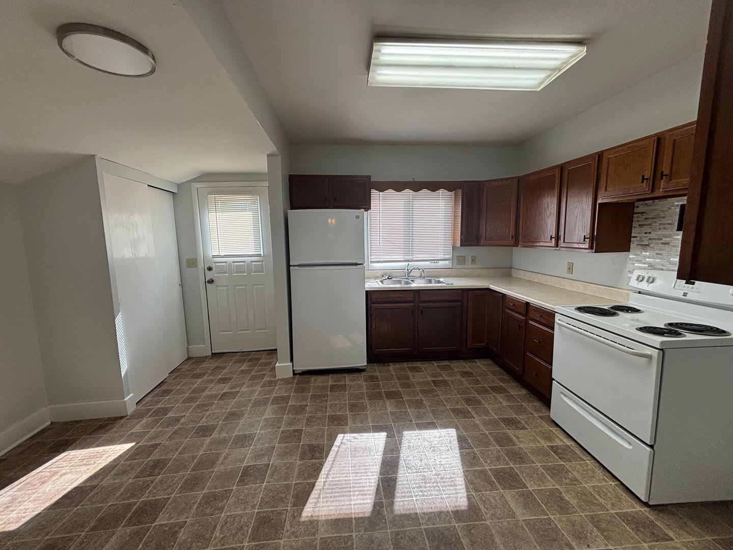 2 Bedroom 1 Bathroom Duplex Near Bethel College Located In Newton Ks 67114 – photo 5