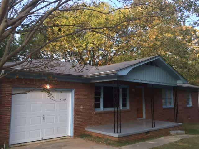 500 Move In Special 500 Off The First Month S Rent A Must See 3 2 Charming Brick Ranch With A Newly Renovated Kitchen – photo 2