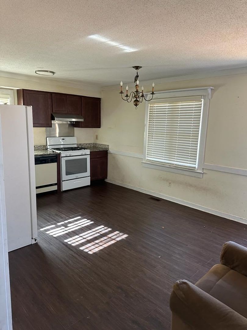 1112 Strawbush Road – photo 2
