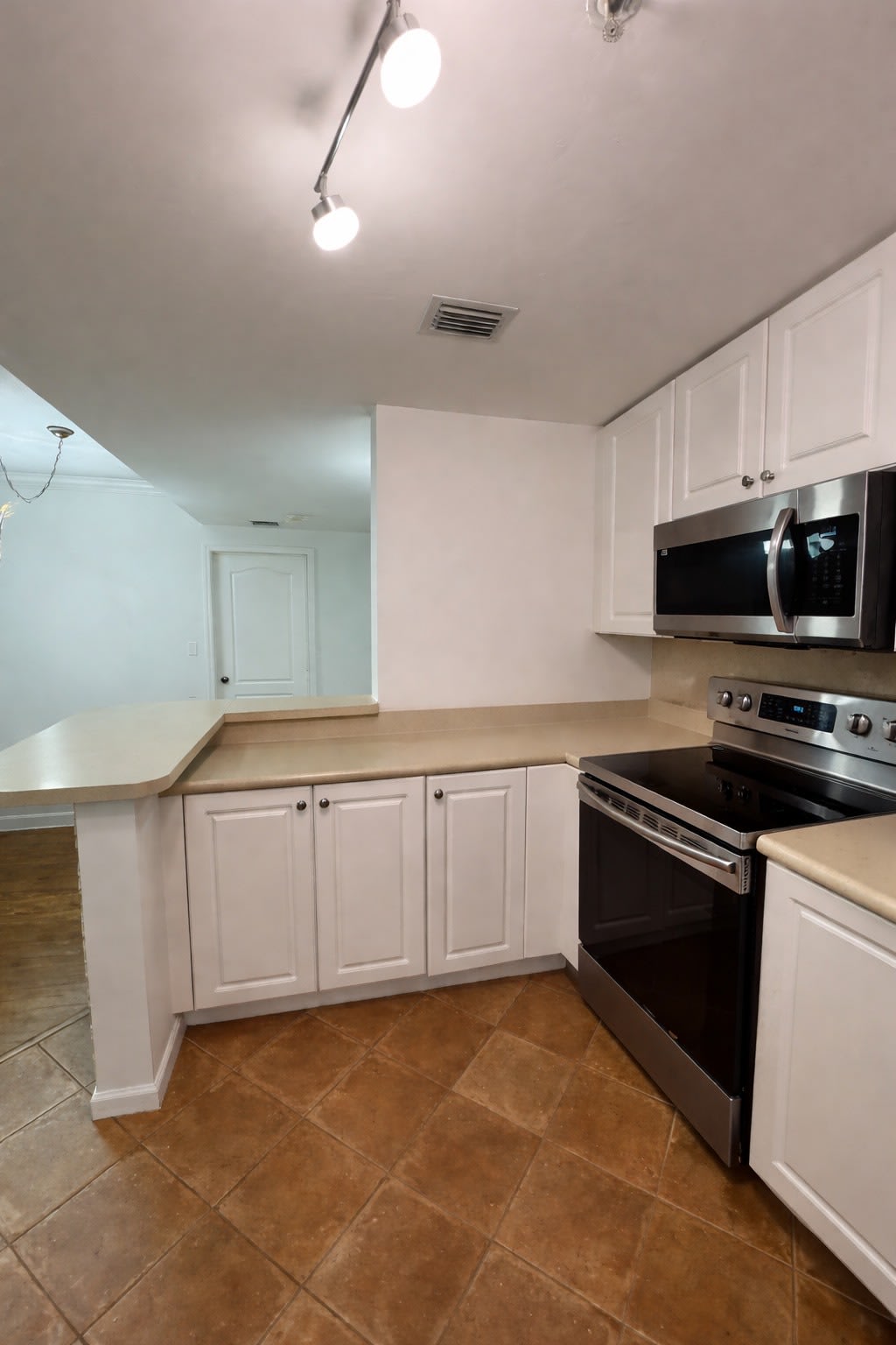 1627 Southwest 37th Avenue – photo 4