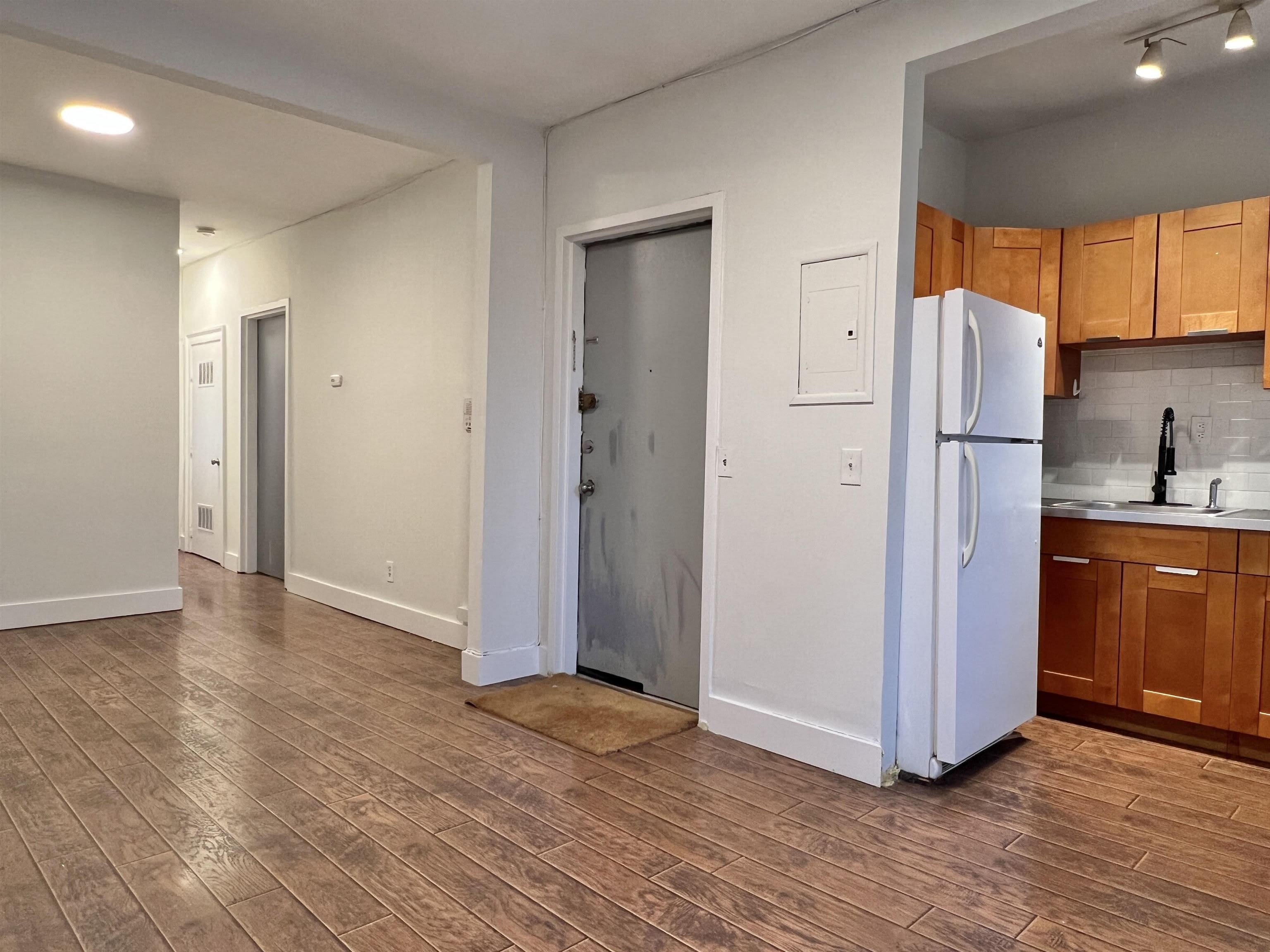 183 MONTGOMERY ST – photo 5