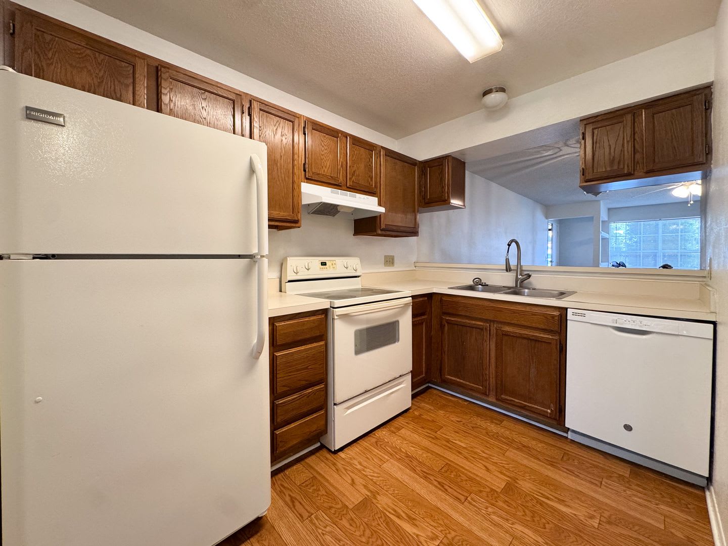 Manors of Bryn Mawr 2 Bed 2 Bath Condo AVAILABLE NOW! – photo 5