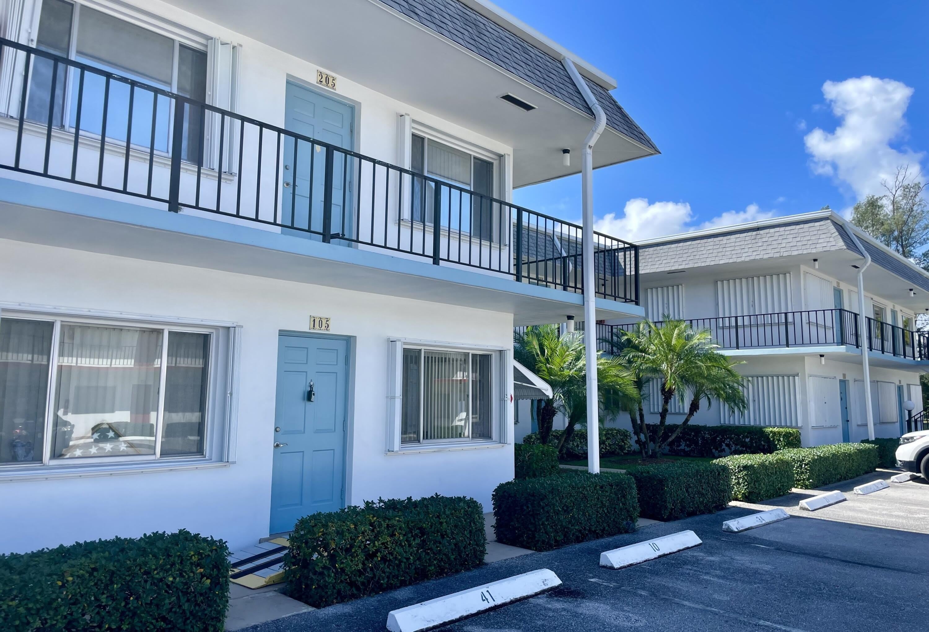 2880 Lake Osborne Drive – photo 2