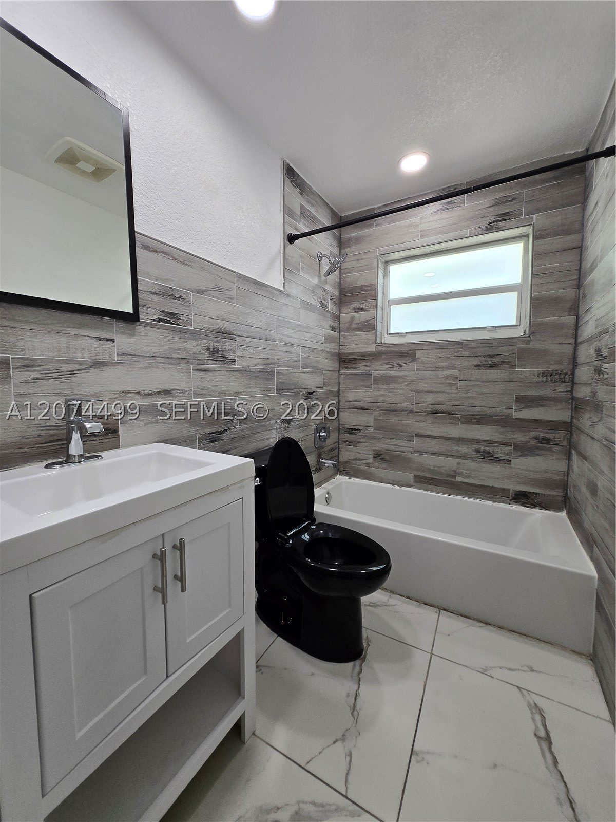 154 NW 14th Way – photo 4
