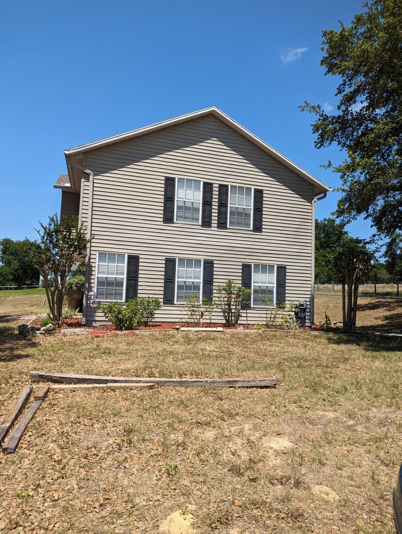 Farm House on Acreage for Rent – photo 2