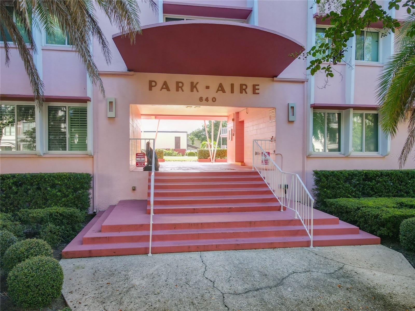 640 N PARK Avenue – photo 1