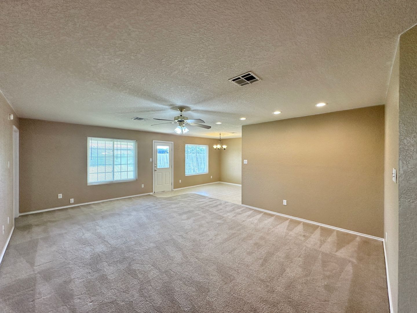 4404 Waterside Dr – photo 2