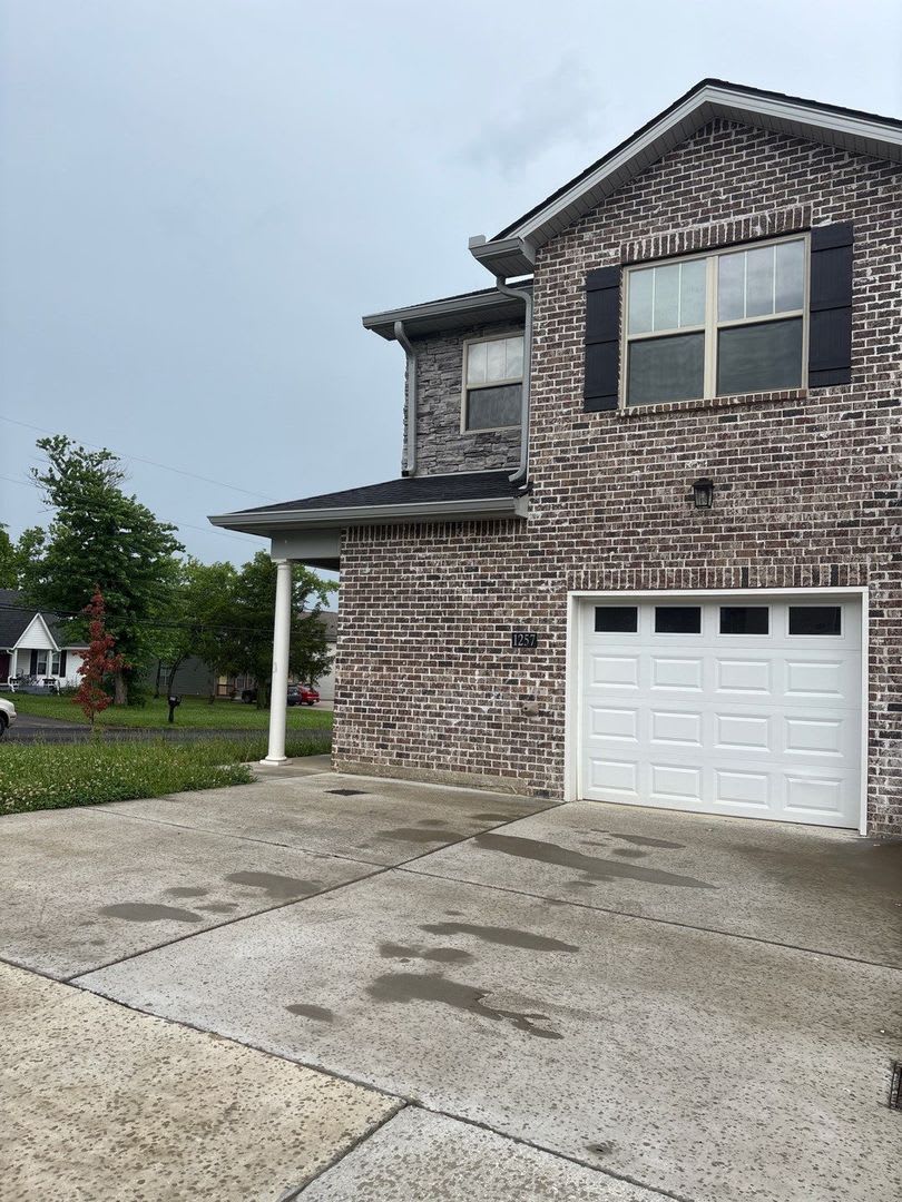 Beautifully Renovated 3BR/2.5BA! Spacious & Move In Ready! – photo 1
