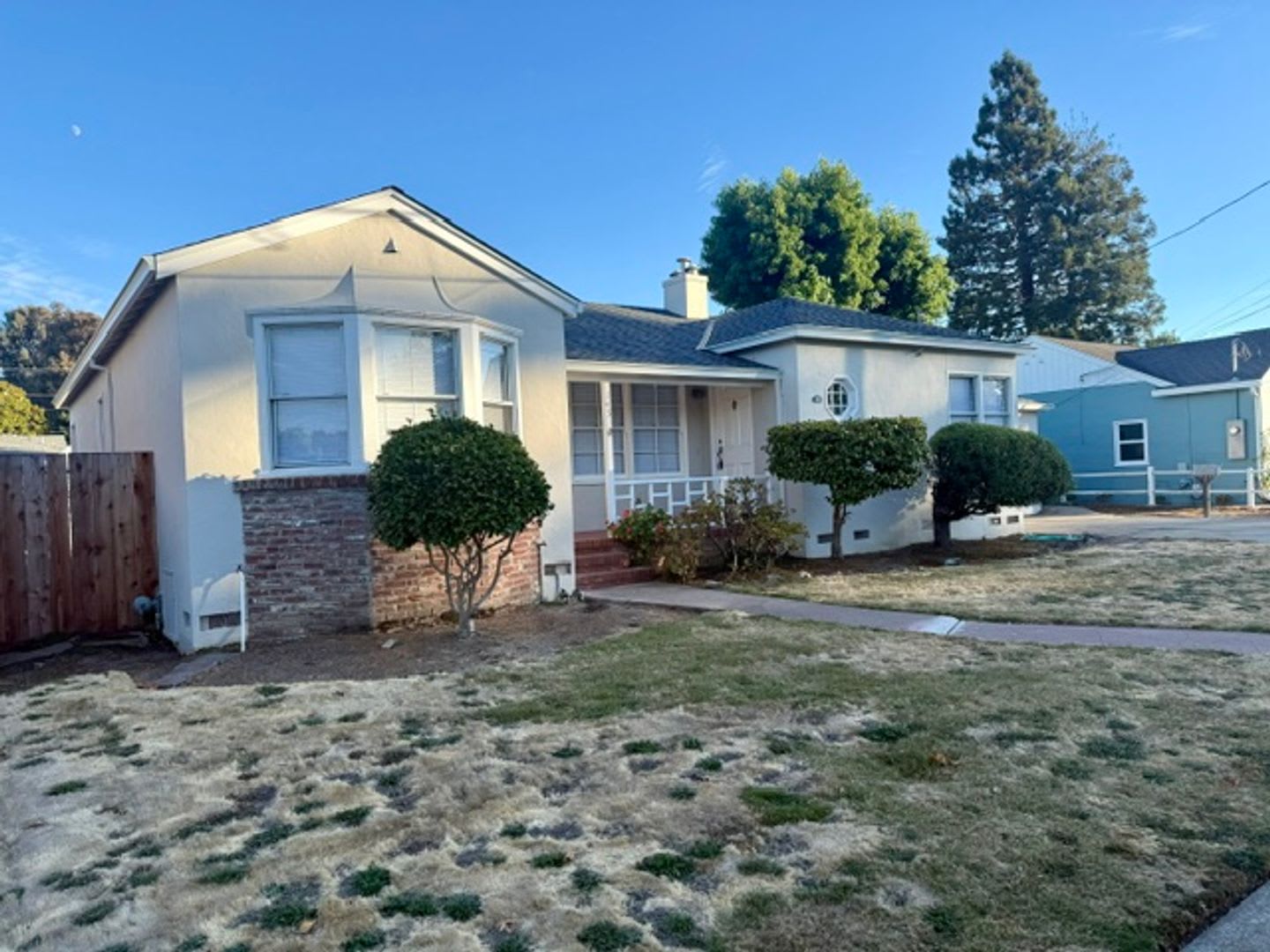 Walk to Trader Joe’s & Hillsdale! San Mateo Gem with Sprawling Backyard – photo 3