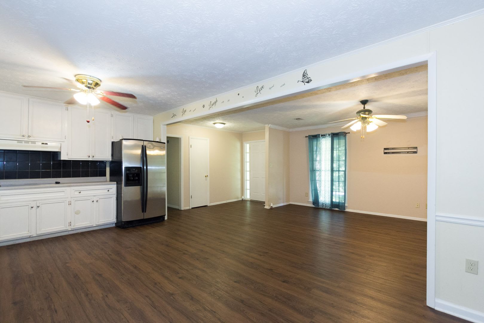 Coming Soon 3 Bedroom 2 Bathroom Open Floorplan – photo 3