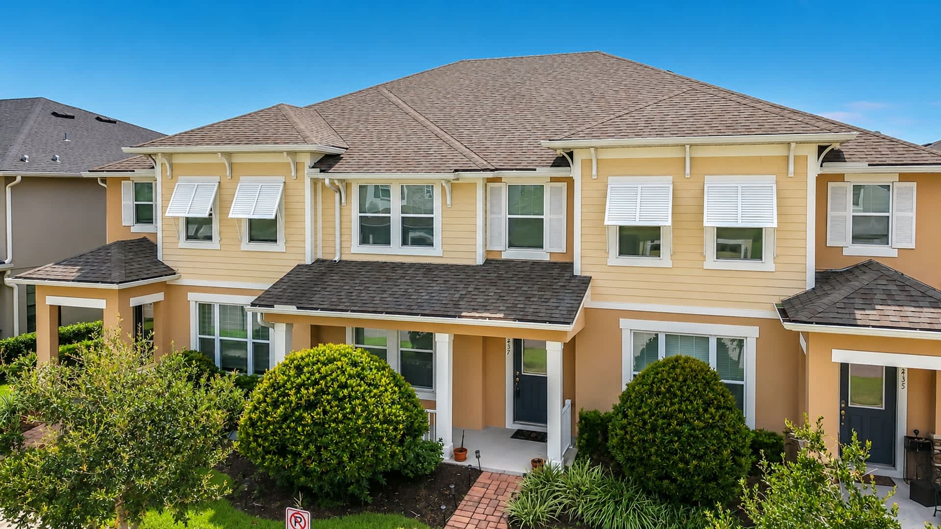 Beautiful 3 Bedroom Townhome With Private Balcony In Guard Gated Tapestry – photo 2