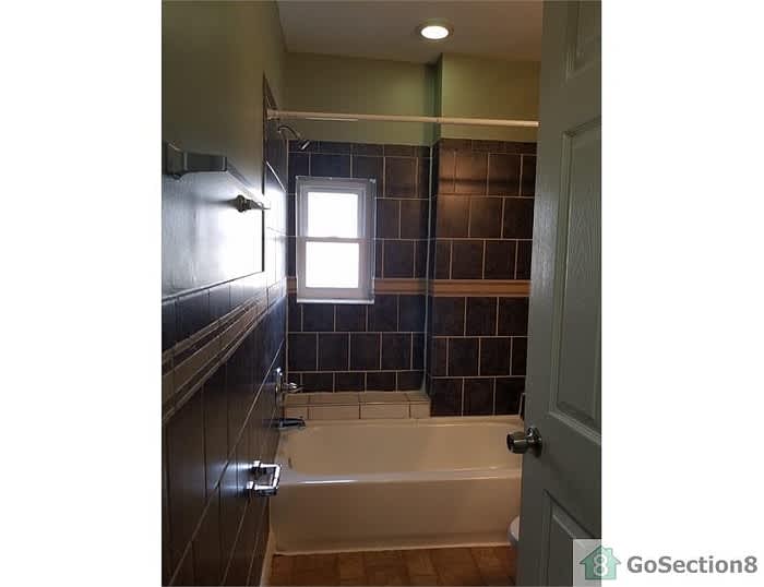 1099 North Kenwood Avenue – photo 4