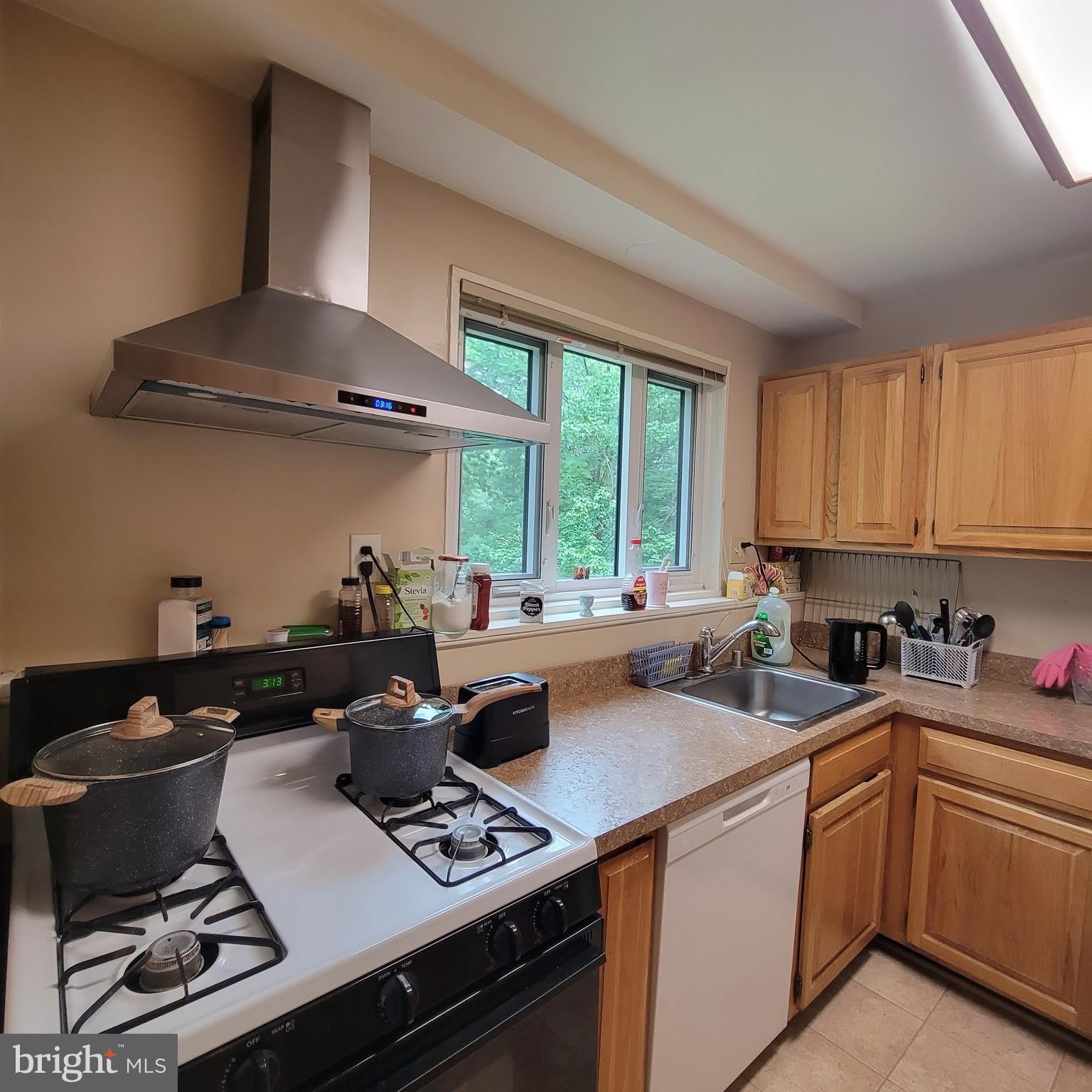 10407 MONTROSE Avenue – photo 2