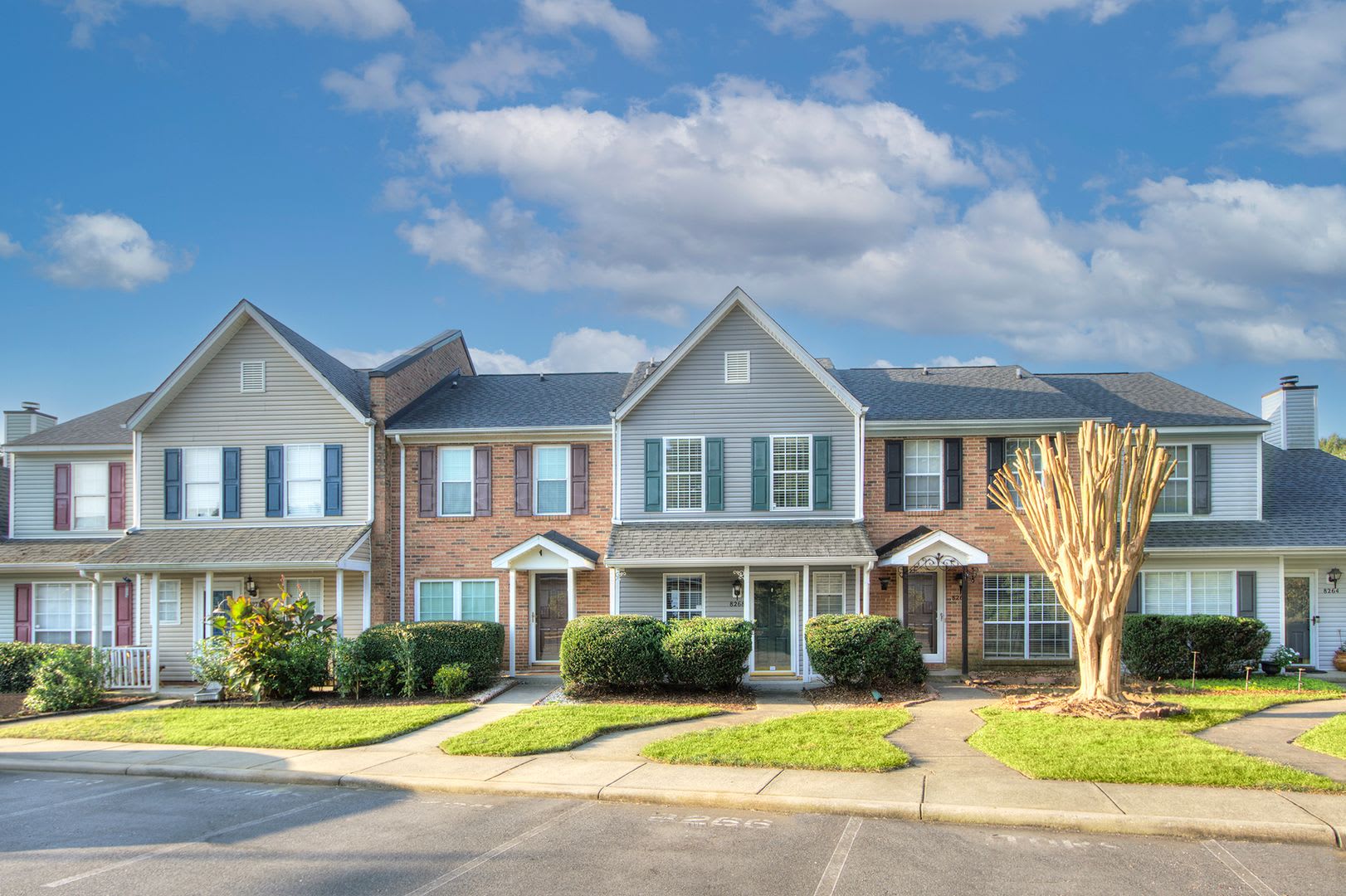 Discover This Beautifully Updated Raintree Townhome Featuring An Open Floor Plan And A Range Of Contemporary Enhancements – photo 2