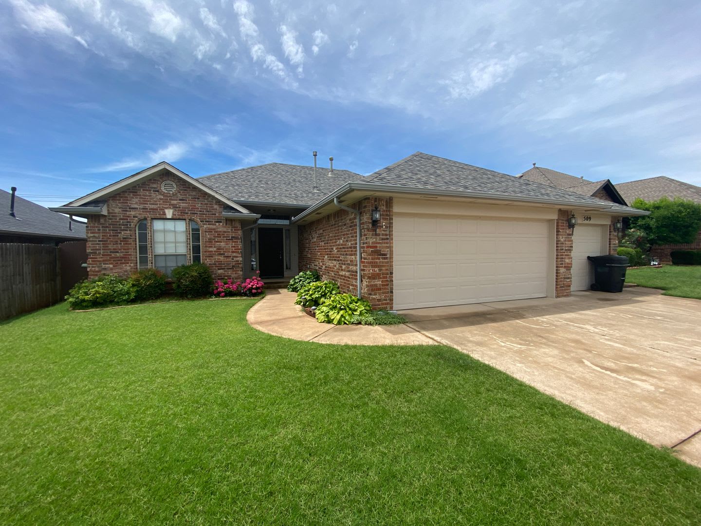Large 3 Bed 2 Bath Home In Moore Schools With Storm Shelter!!! – photo 1