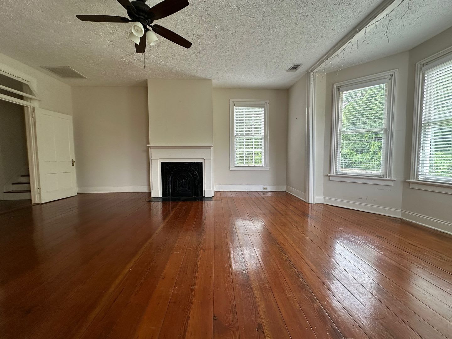 Available September 1st! Charming 2-Bedroom Apartment in Historic Augusta – Great Location – photo 2