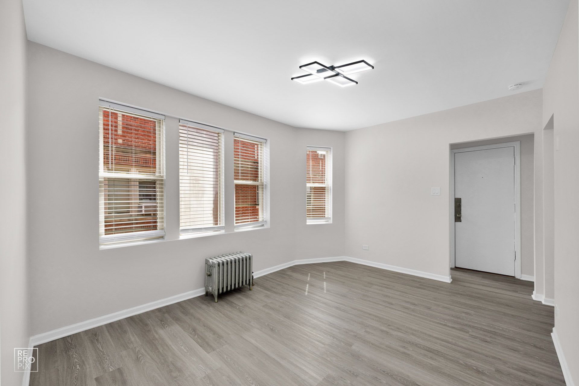 5952-58 W Superior – photo 2