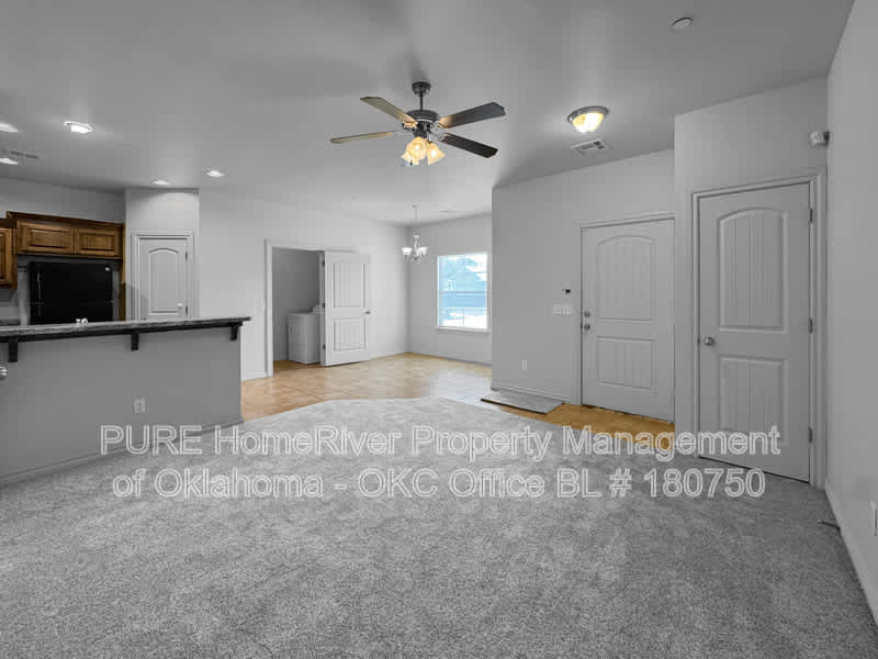 909 SW 92nd St – photo 3