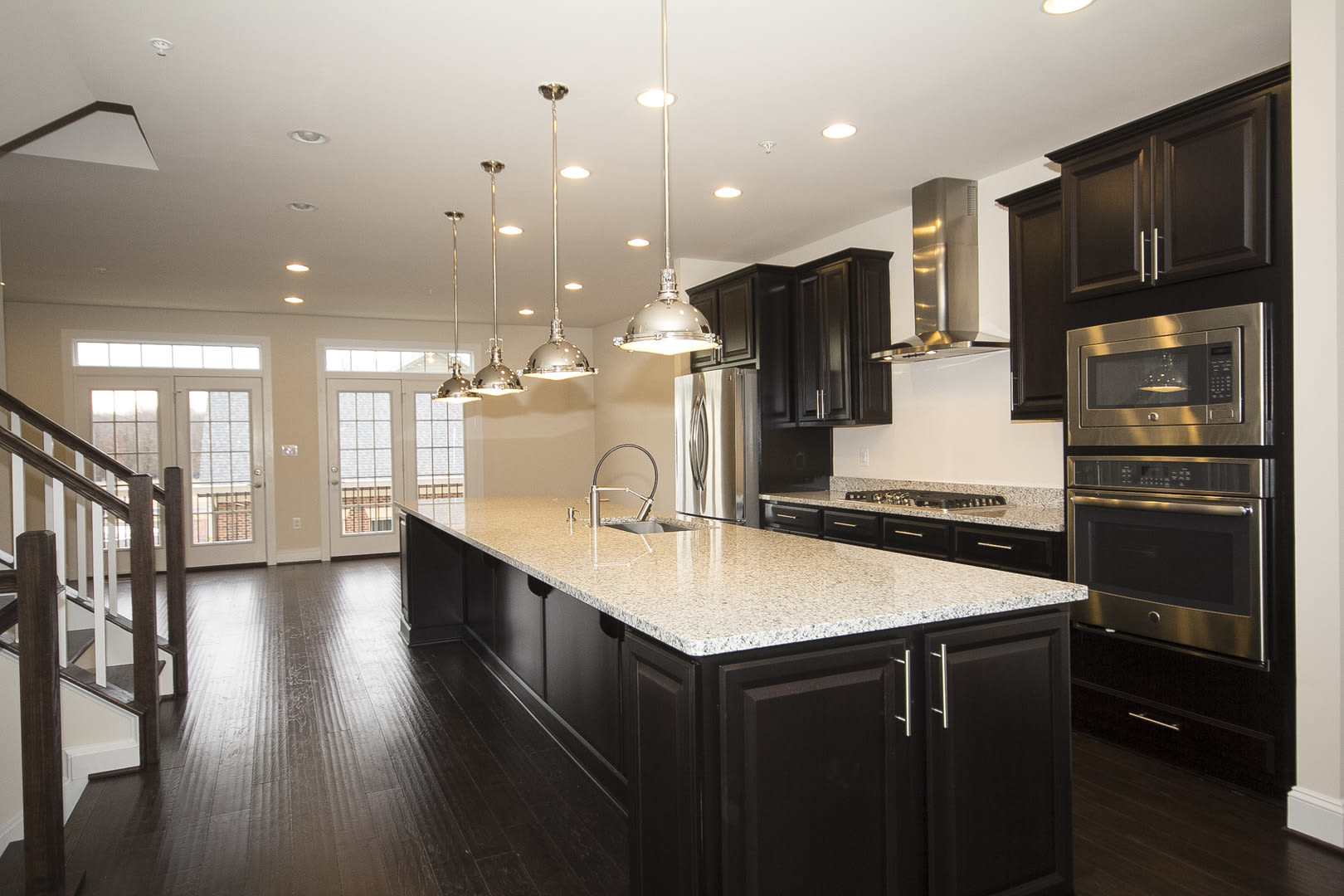 Stunning 4bd 4.5bth Garage Townhome Near Ft. Meade – photo 2