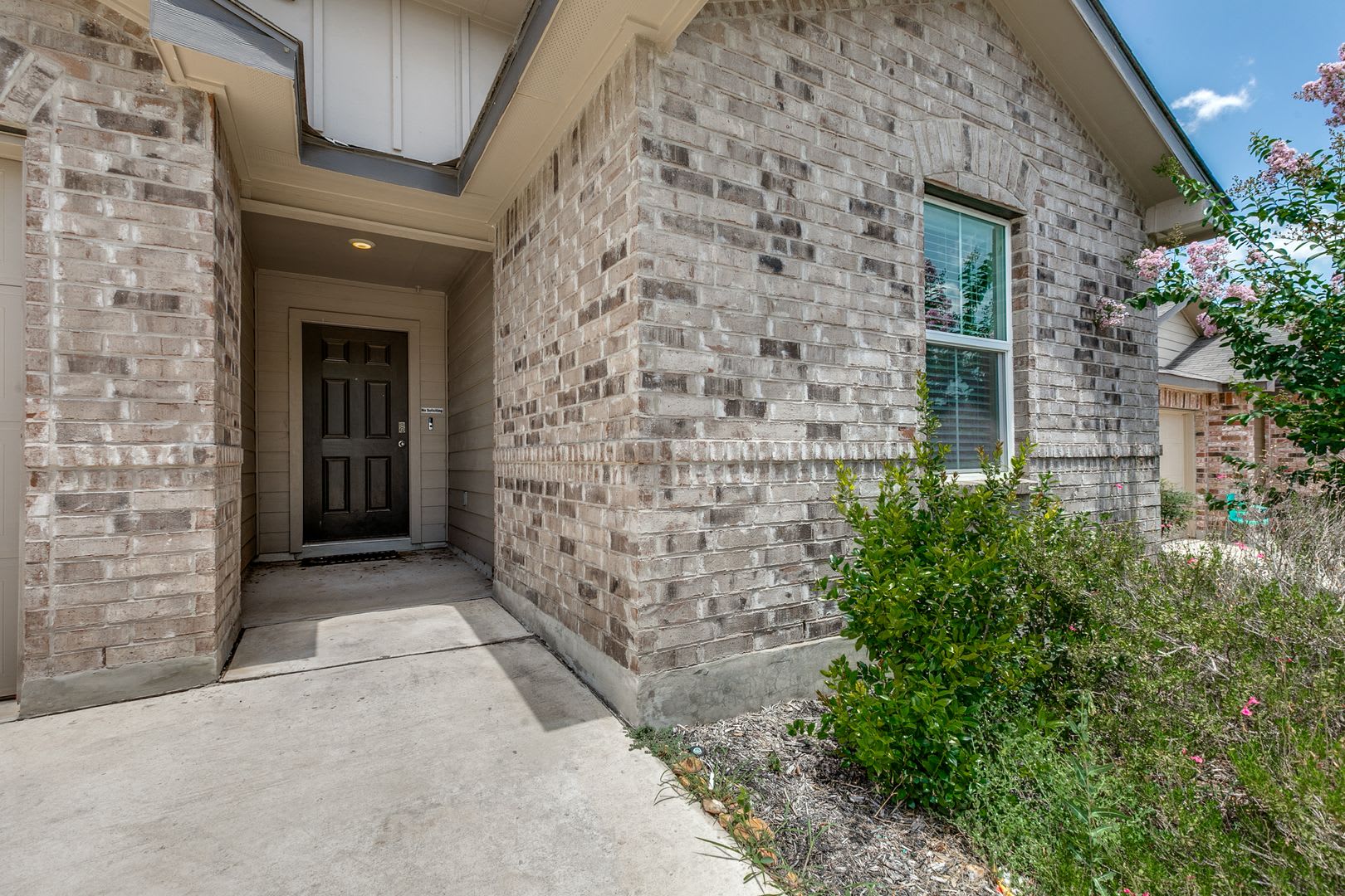 BEAUTIFUL 3-BEDROOM D.R. HORTON HOME IN REDBIRD RANCH – photo 3