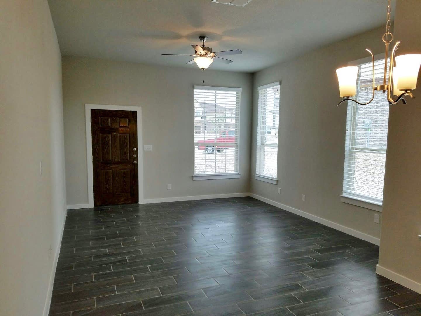 AVAILABLE NOW! Beautiful 3 Bedroom Luxury Townhome, Kyle, Texas! – photo 2