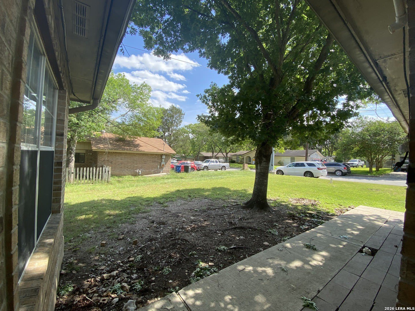 570 BEVERLY LN – photo 2