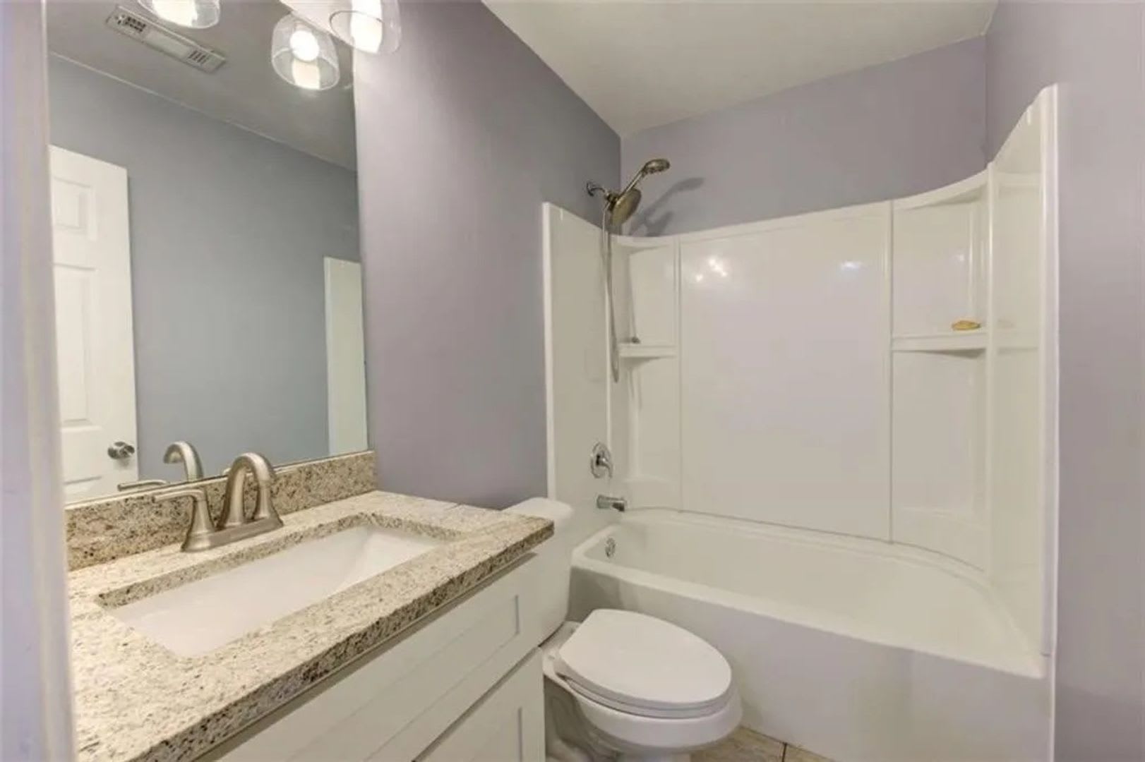 Room in 3 Bedroom Home at Navajo Trl – photo 5