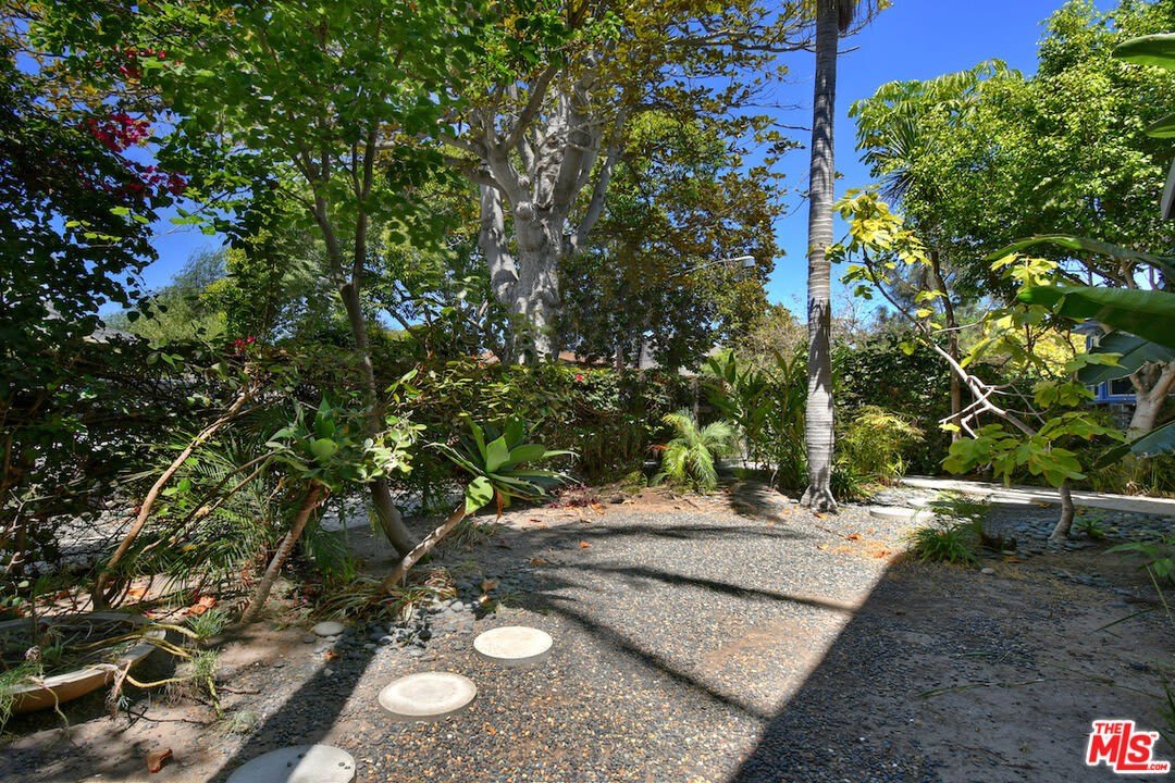 656 Angelus Pl – photo 2