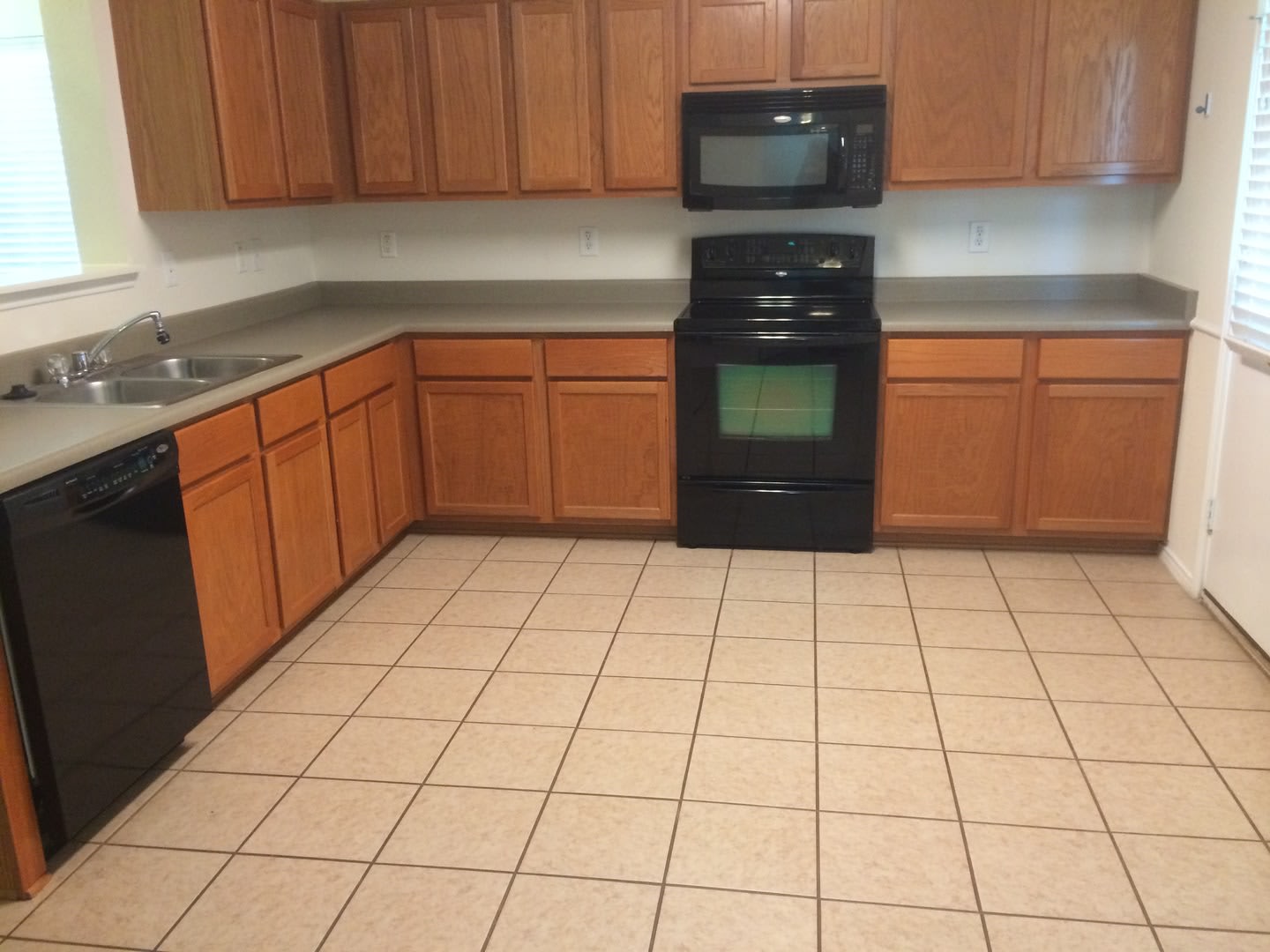 Welcome home to 16246 Stallion Ranch! – photo 3