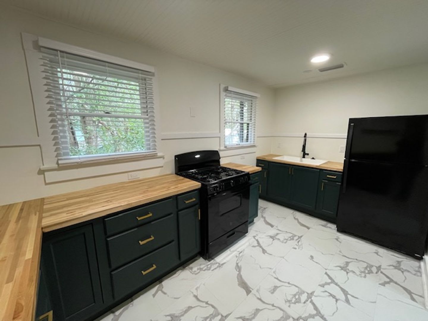 Recently Renovated 2 Bedroom Apartment in Duckpond – photo 5