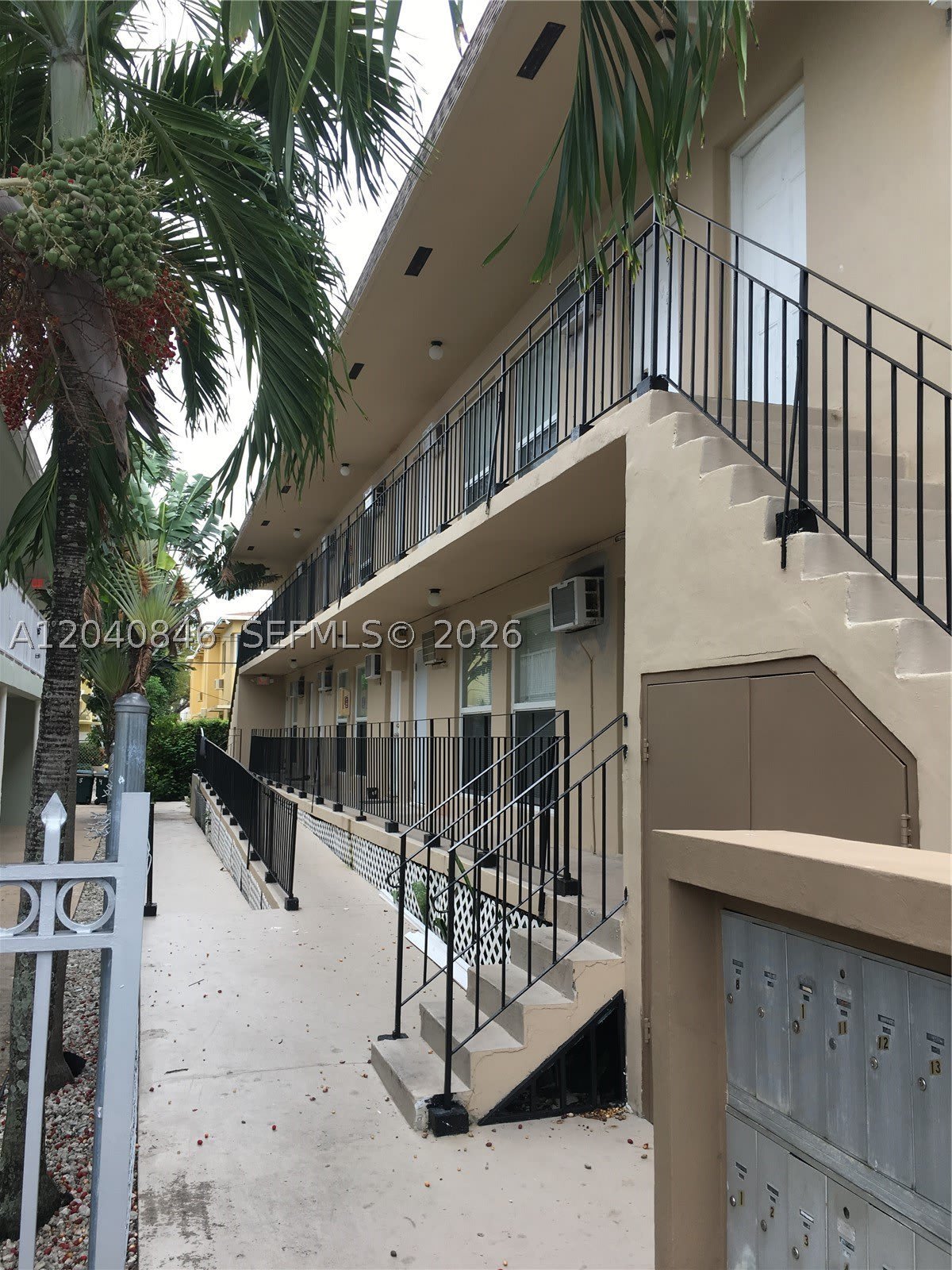 960 Biarritz Dr – photo 2